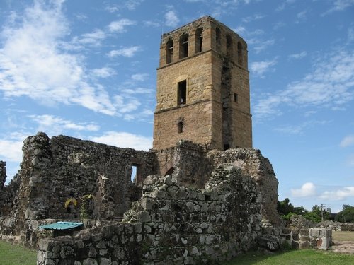 torre-campanario-panama-ciudad